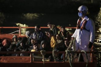 Migrantov na pasersackej lodi zabijali pre carodejnictvo