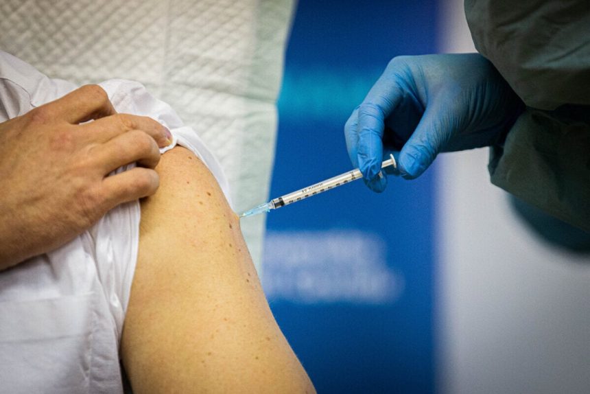 Musel zaplatit za ockovanie proti chripke