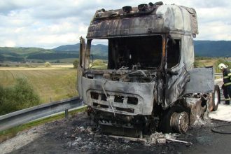 Na dialnici z Presova na Levocu zhorel tahac