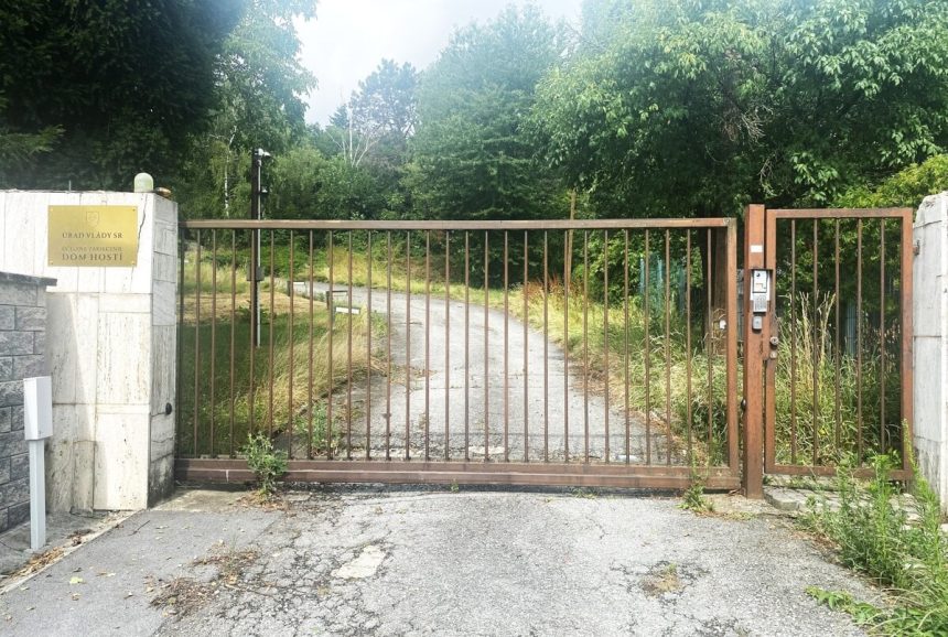 Naoko nenapadnu vladnu budovu vylepsia