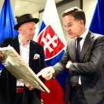 Nevidane co sa podarilo nadanemu Oravcovi Sefovi NATO venoval obraz