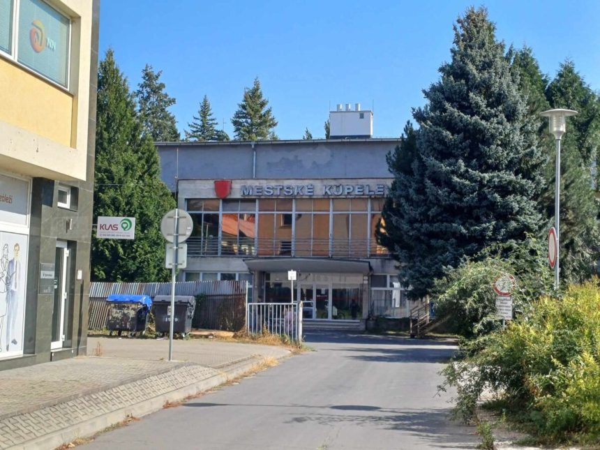 Plavaren opat otvorena s dlhsimi hodinami