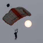 Pocas nocnych vysadkovych cviceni v USA zahynuli dvaja prislusnici polskych specialnych sil