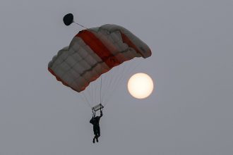 Pocas nocnych vysadkovych cviceni v USA zahynuli dvaja prislusnici polskych specialnych sil