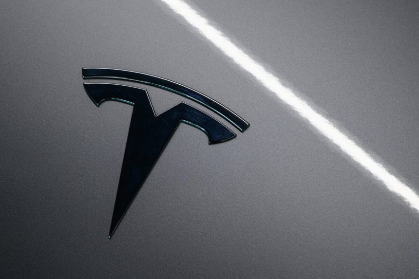 Podiel Tesly na trhu s elektromobilmi v USA klesol najnizsie od oktobra 2017