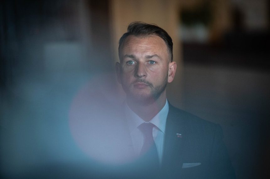 Policajta sudia v kauze zbiteho svedka