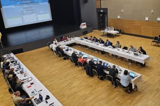 Poslanci v Puchove brania sviatok 17 novembra