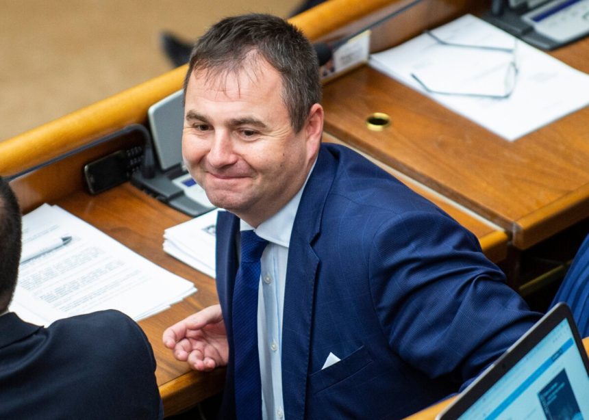 Poslanec Kery popiera facky zaznam neexistuje