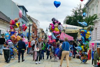 Roztocte to na martinskom jarmoku folklor retro moda veterany nostalgicke hity