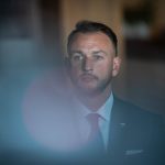 Statne byvanie pre ustavnych cinitelov by malo byt povinne