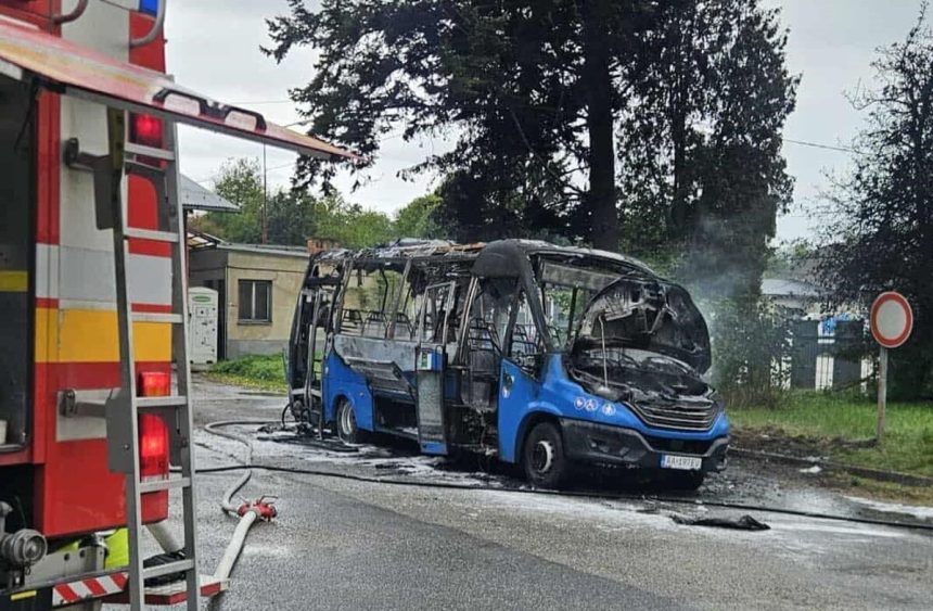 V Martine zhorel autobus vodic zabranil skodam