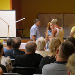 V kulturnom dome to vrelo Odporcovia veternych turbin kricali