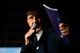 Cesi si popoludni vyberaju novych poslancov ANO vedie v prieskumoch