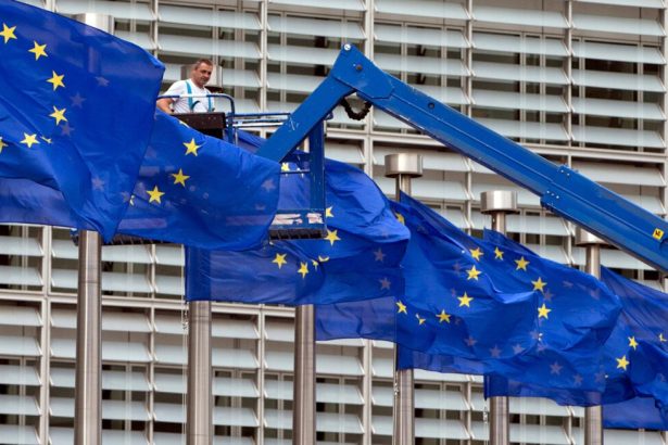 EU v roku 2024 zadrzala 112 milionov falosnych poloziek