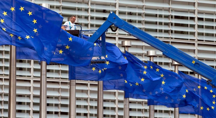 EU v roku 2024 zadrzala 112 milionov falosnych poloziek