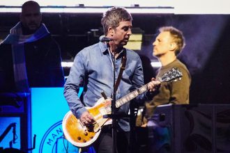 Elektricku gitaru Noela Gallaghera z Oasis vydrazili za 290 tisic libier