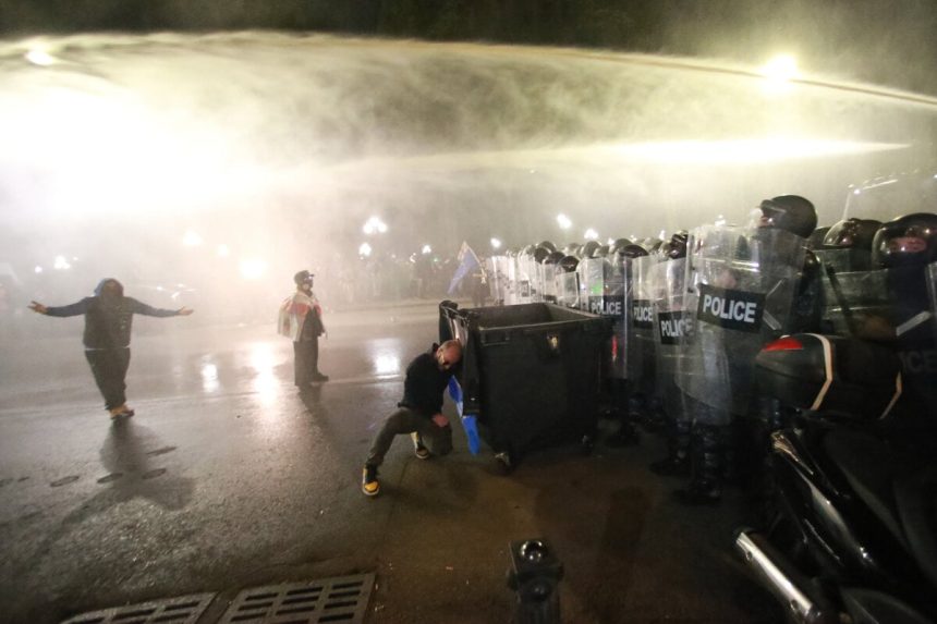 Gruzinska policia rozohnala protest pred prezidentskym pala com