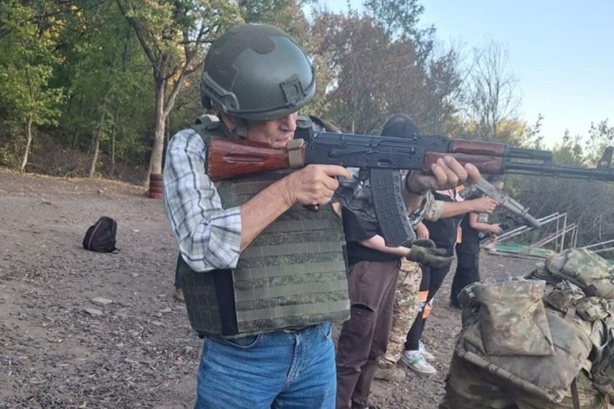 Jan Carnogursky si bol v Mariupole zastrielat z kalasnikova na pozvanie ruskeho spolku