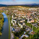 Kraj rastie mesta sa vyludnuju ludia hladaju vidiek