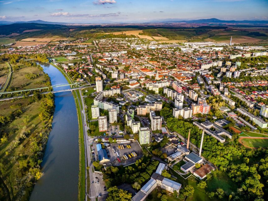 Kraj rastie mesta sa vyludnuju ludia hladaju vidiek