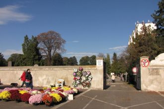 Mesto pocas Dusiciek posilni autobusove spoje k cintorinom