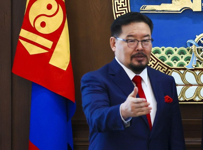 Mongolsky ustavny sud oznacil odvolanie premiera Zandansatara za protiustavne