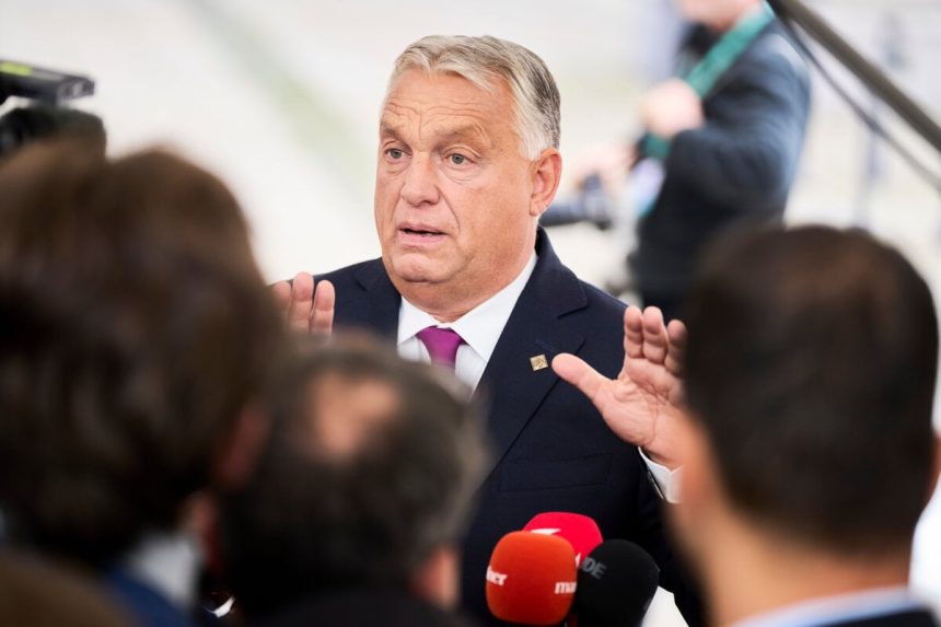 Orban prijal v Budapesti byvalu nemecku kancelarku Merkelovu