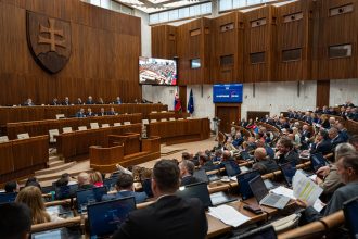 Poslanci ukoncili rokovanie navrhom na opatrenia v skolach