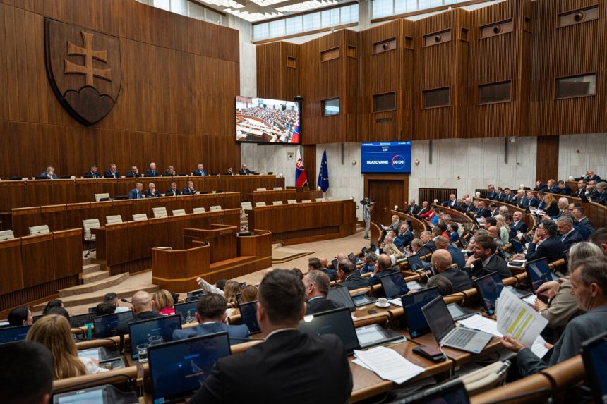 Poslanci ukoncili rokovanie navrhom na opatrenia v skolach