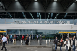 Pre dronove vyhrazky zasahuje policia na letisku