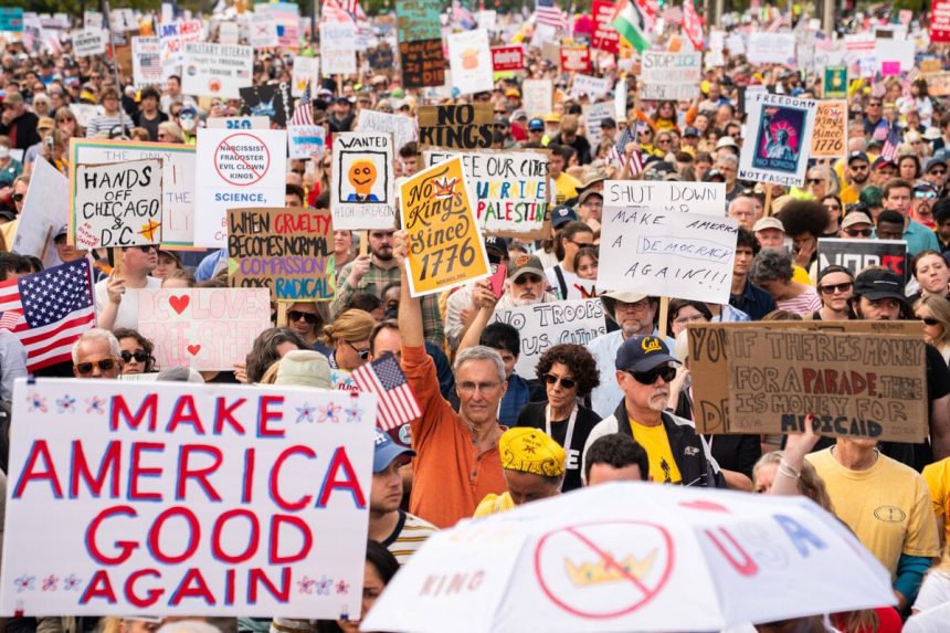 Protesty proti Trumpovi zaplnili ulice americkych miest