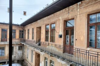 Secesny postovy objekt na namesti v Dobsinej