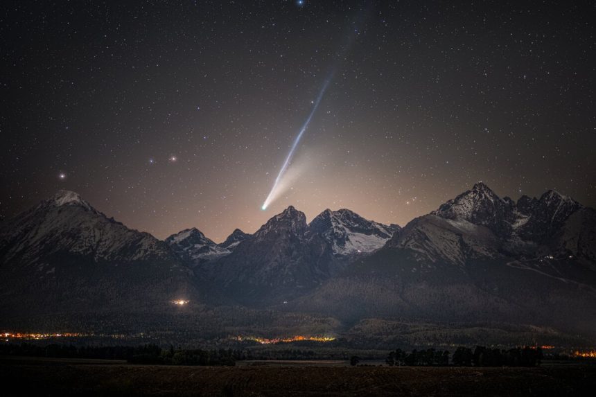 Snimka komety nad Tatrami zaujala NASA Tomas Slovinsky ziskal ocenenie