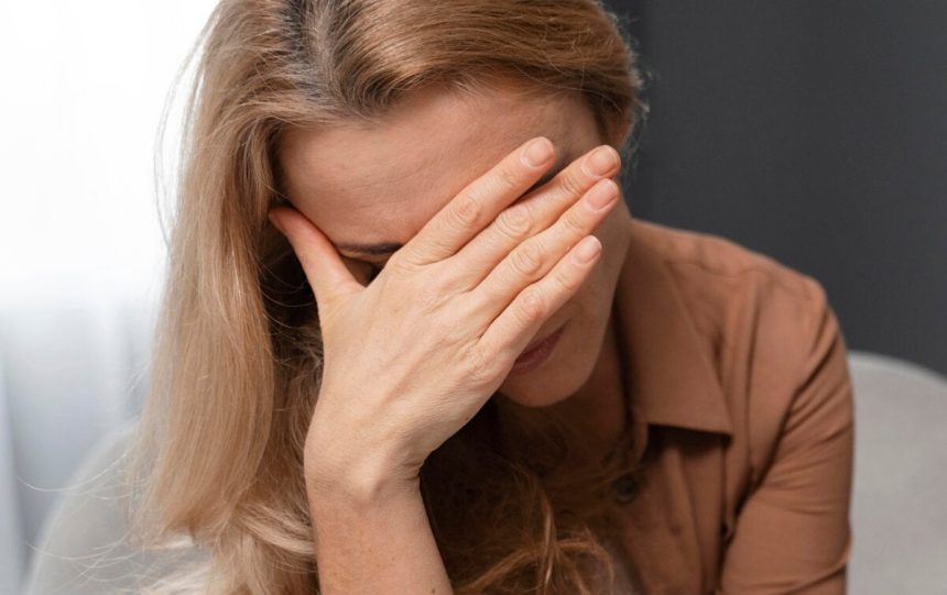 Spalila ucebne pomocky pred ziakmi utekala