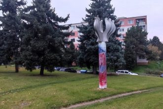 Statny znak ma banovska radnica z Fizelovej sochy odstranit