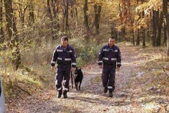 Telo novinara zatial nenasli muza vratia