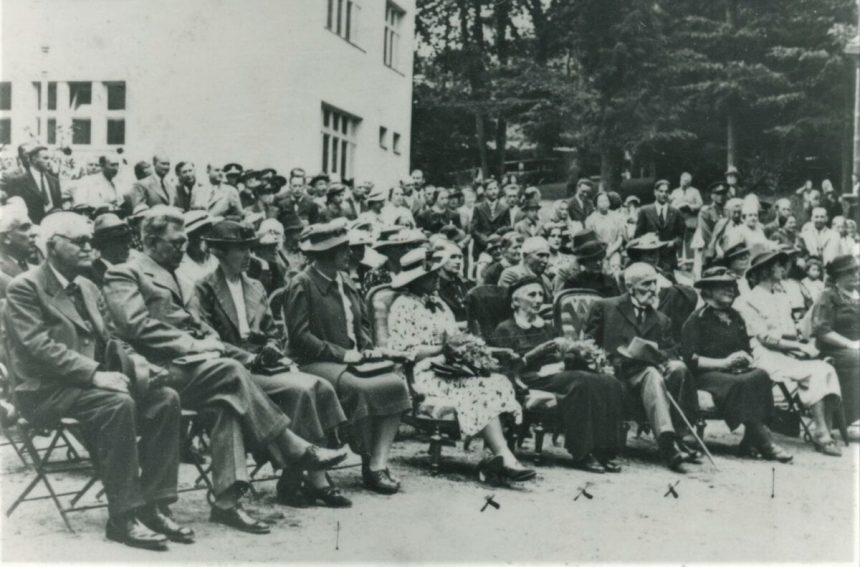 V ikonickych kupeloch tvori Hviezdoslav a Nemcova