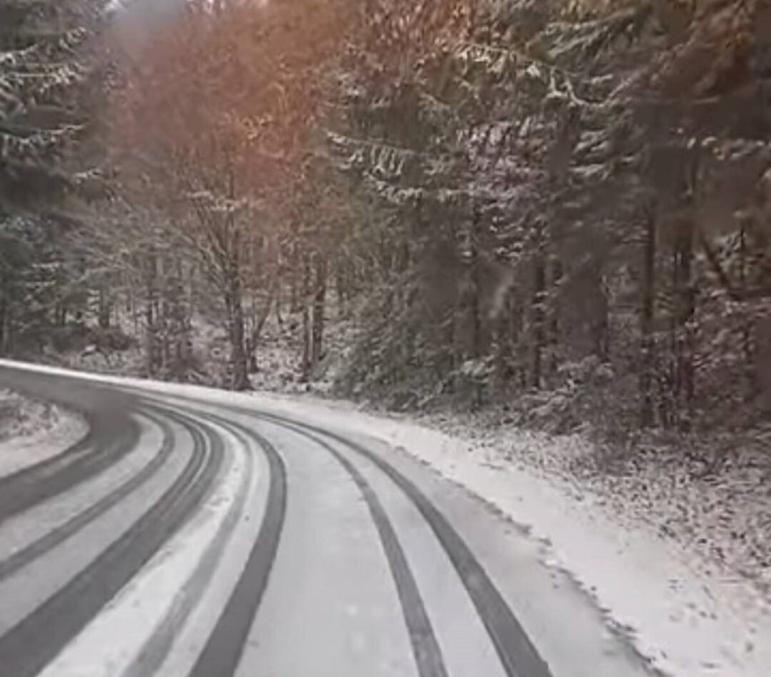 Zima sa prihlasila aj na Skalke pri Kremnici