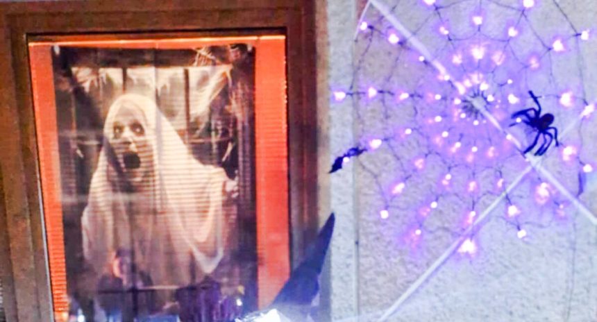 Dom ako z hororu Rodina z Turca premenila domov na kralovstvo duchov a kostlivcov