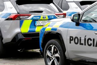 Dvoch muzov pokusajucich sa kradnut zadrzal policajt mimo sluzby