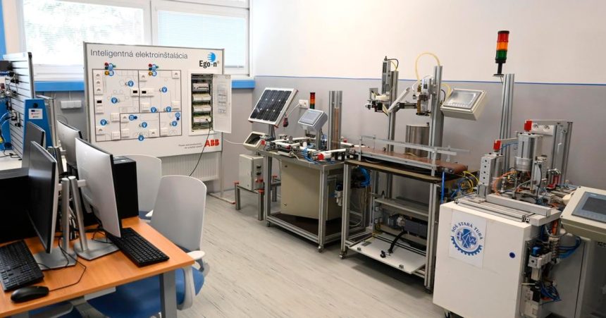 EKONOMIKA Slovensko na chvoste Europy v inovaciach Klub 500 vola po vyssich investiciach do vyskumu a technologii