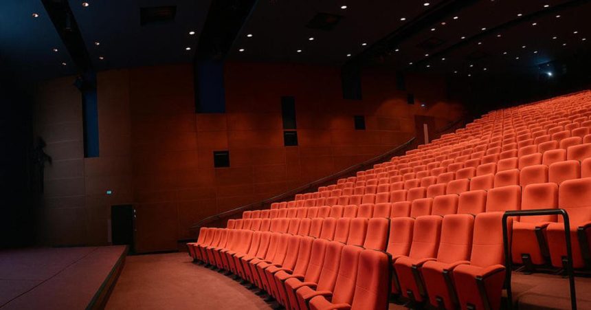 Kinosaly v parizskej Cinematheque Francaise na mesiac zavru dovodom su plostice