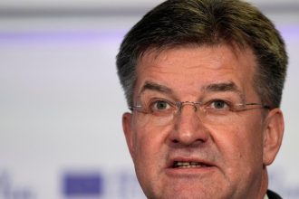Lajcak bol s Epsteinom blizsi ako tvrdi Fico vaha a Danko nanho tlaci