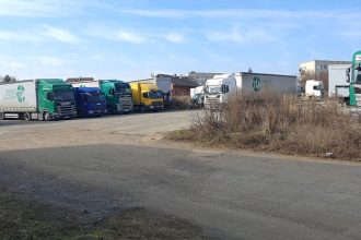 Litva obvinila Bielorusko z vydierania kvoli kamionom uviaznutym za hranicami