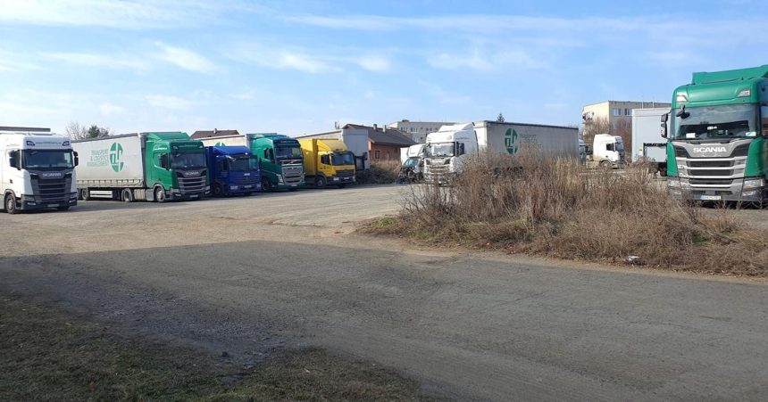 Litva obvinila Bielorusko z vydierania kvoli kamionom uviaznutym za hranicami