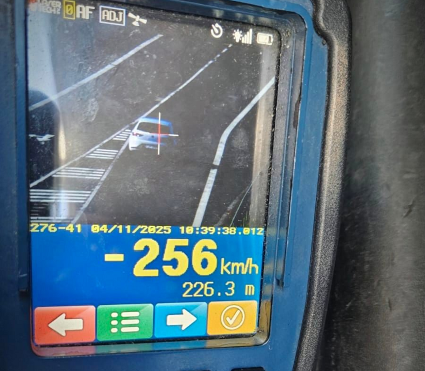 Mlady vodic jazdil rychlostou 250 km h na ceste s 90 kou