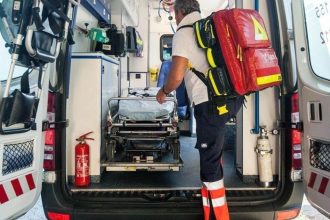 Muz zrazil dievca pri skole ma zranenia