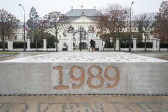 Na Namesti slobody v Bratislave predstavili pamatnik Neznej revolucie