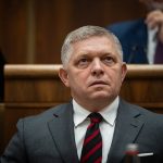 Narazky na Putina a zradcu Ficovi napisali pred skolou odkaz prednasku zrusili