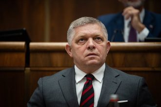 Narazky na Putina a zradcu Ficovi napisali pred skolou odkaz prednasku zrusili